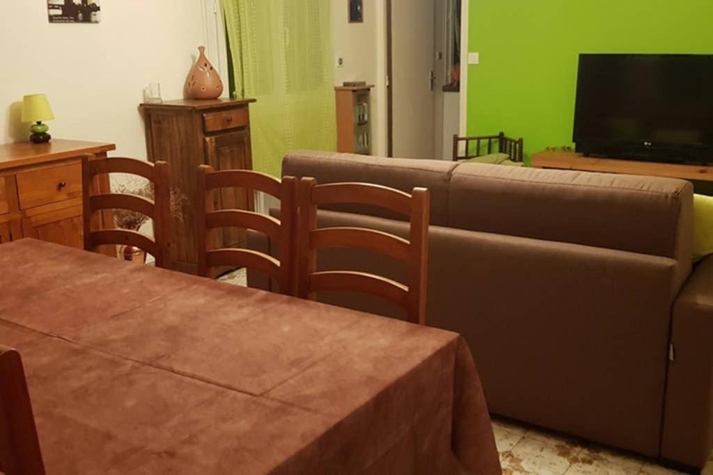 Un Charmant Logement Apartamento Aigues-Mortes Exterior foto